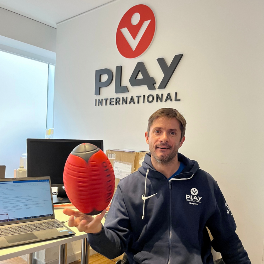 [PLAY International]  PLAY recrute le champion paralympique Cyril Moré